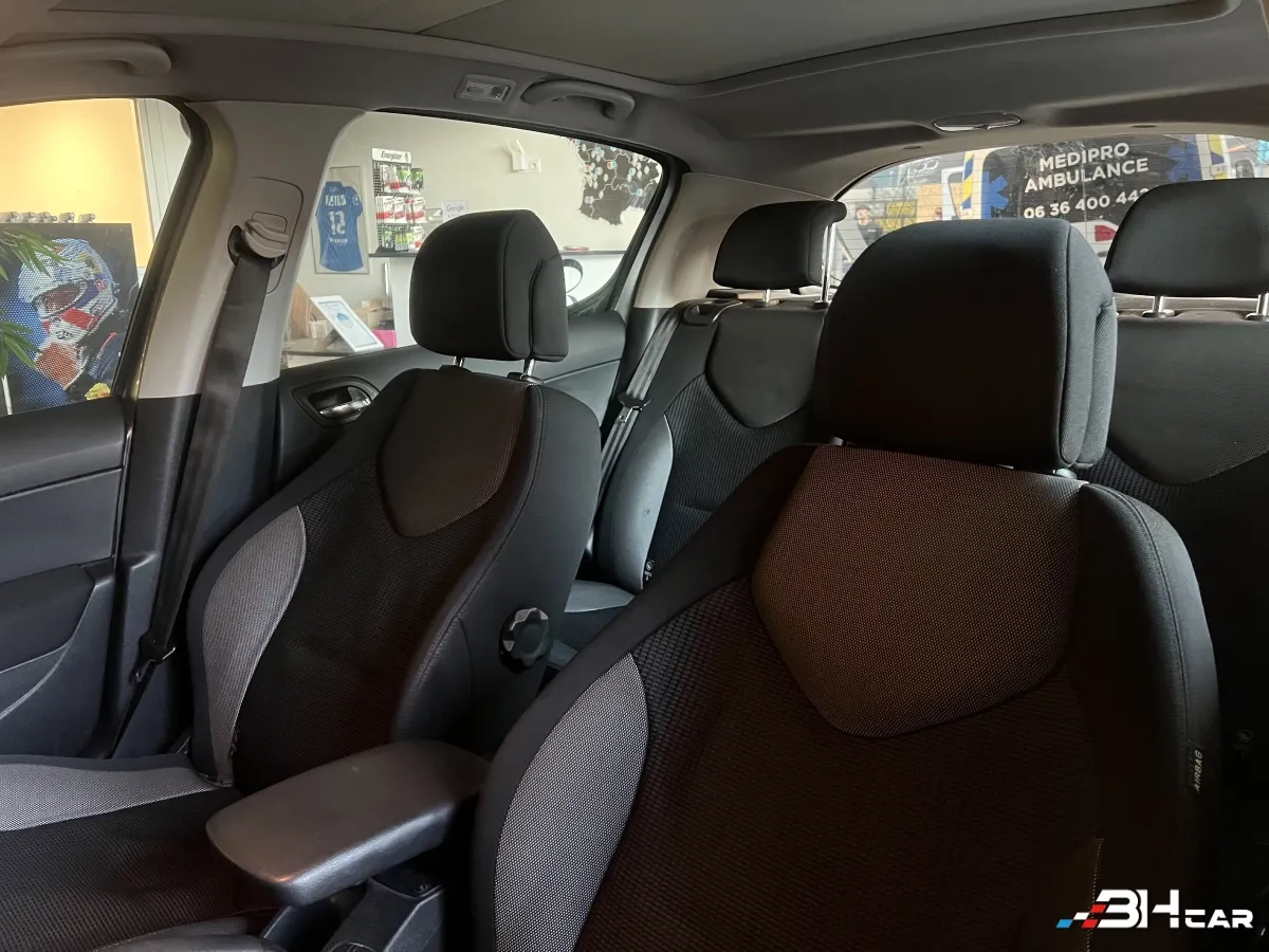 Peugeot 308 - photo 12