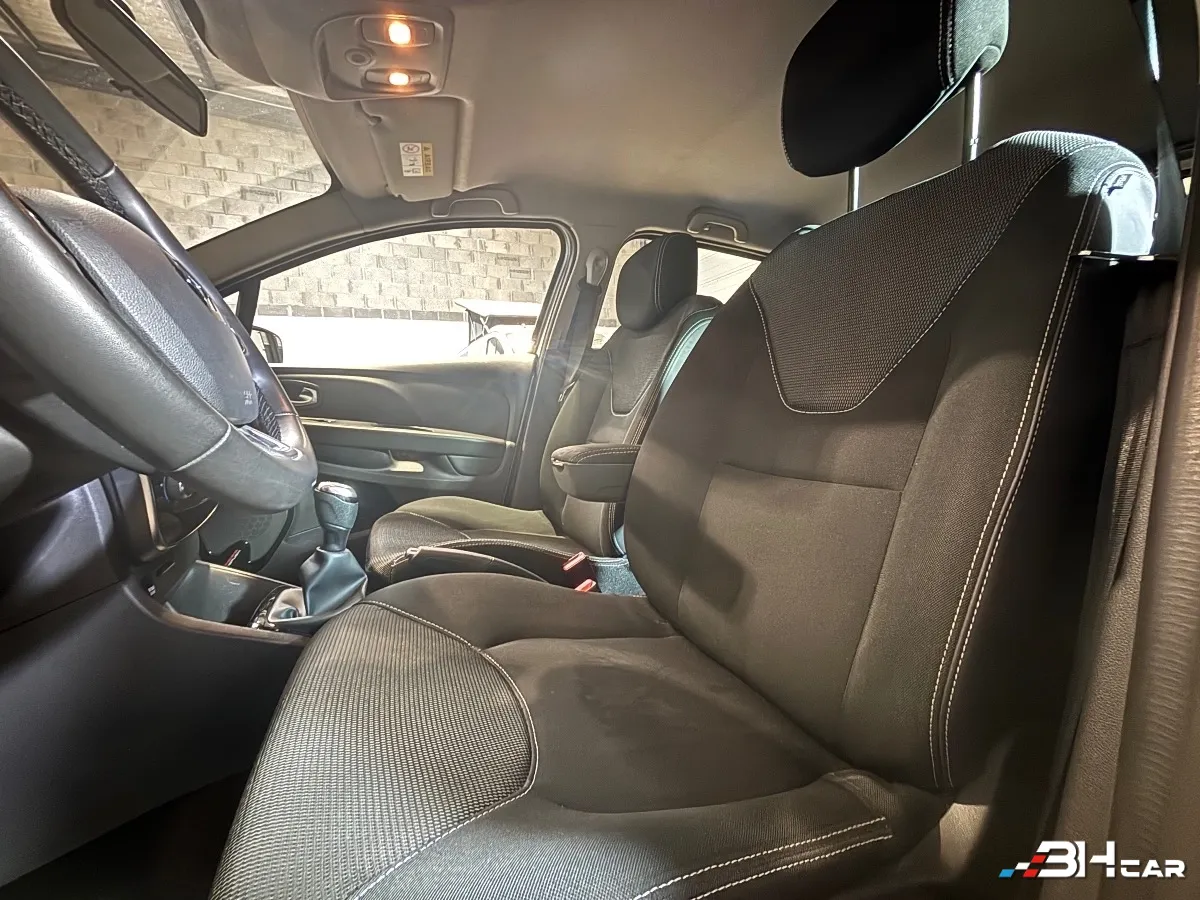 Renault Clio - photo 16