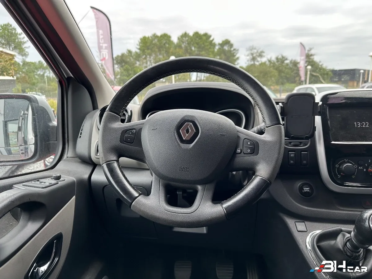 Renault Trafic - photo 12
