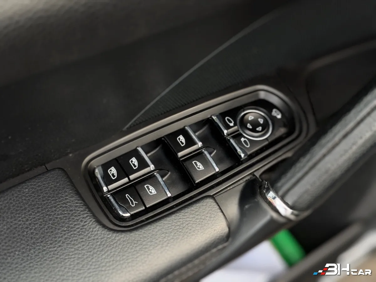 Porsche Cayenne - photo 21