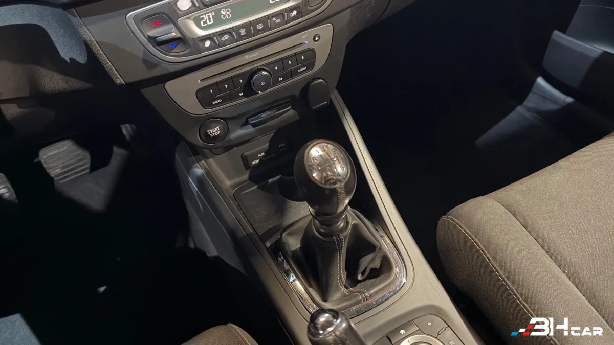Renault Megane - photo 24