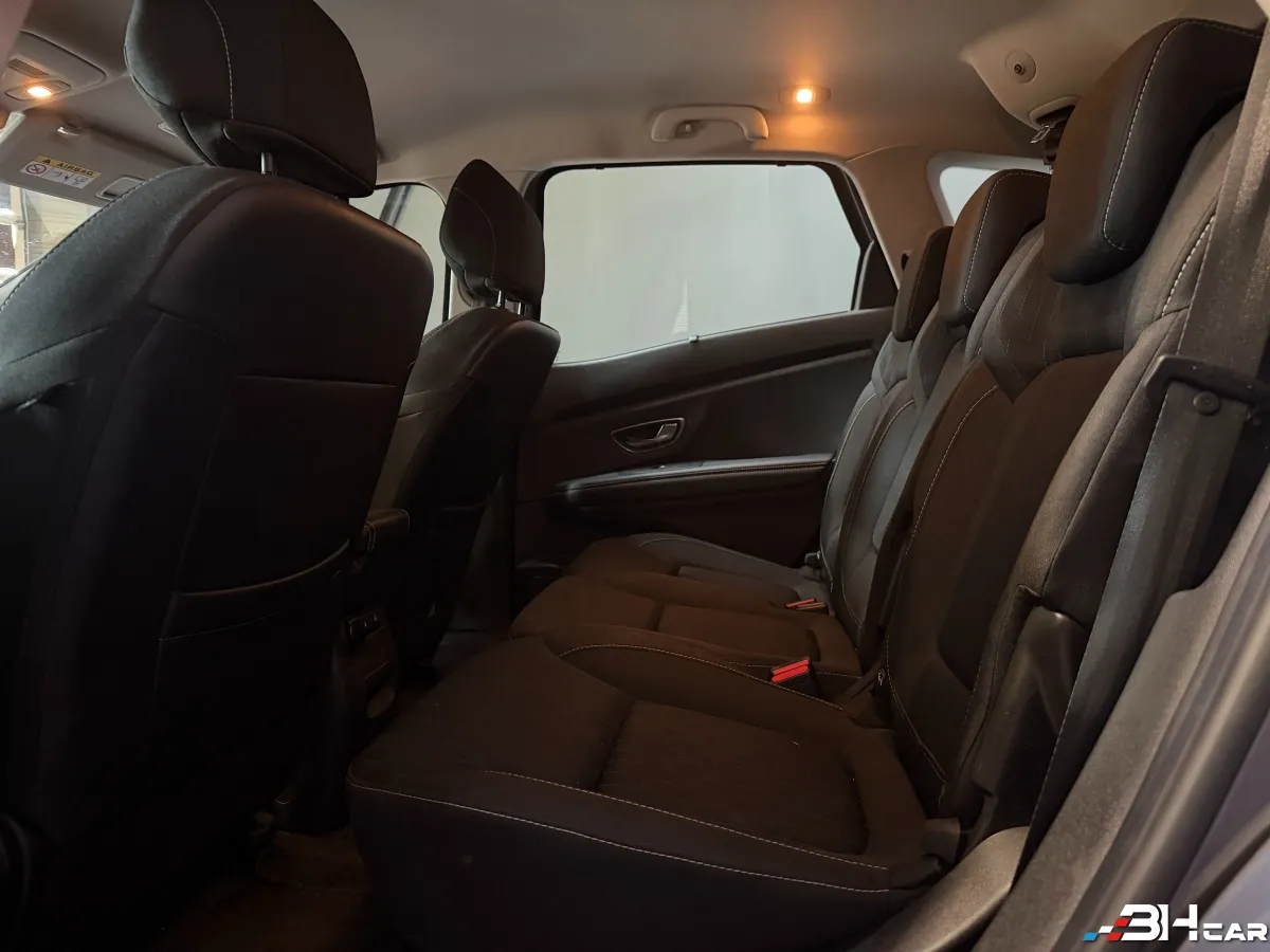 Renault Scenic - photo 11