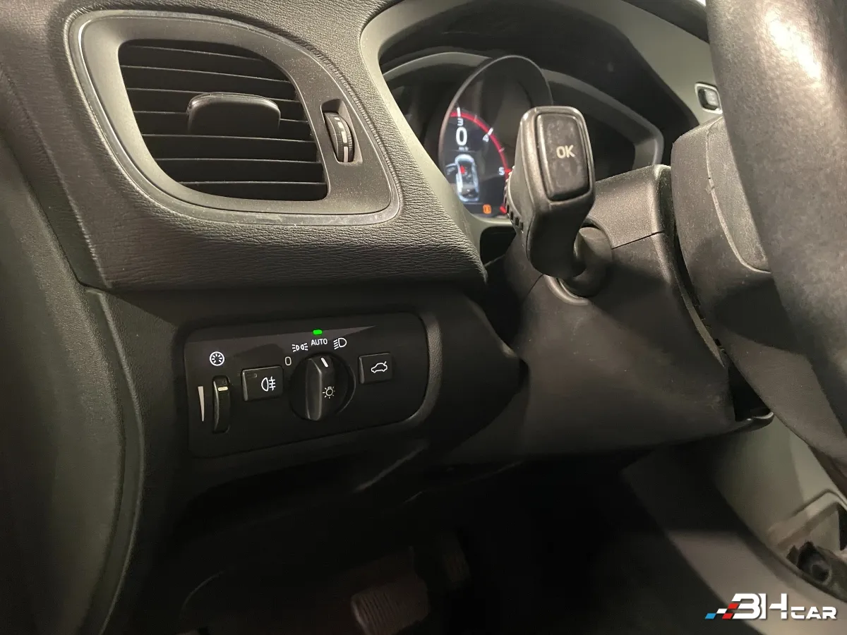 Volvo V40 - photo 14