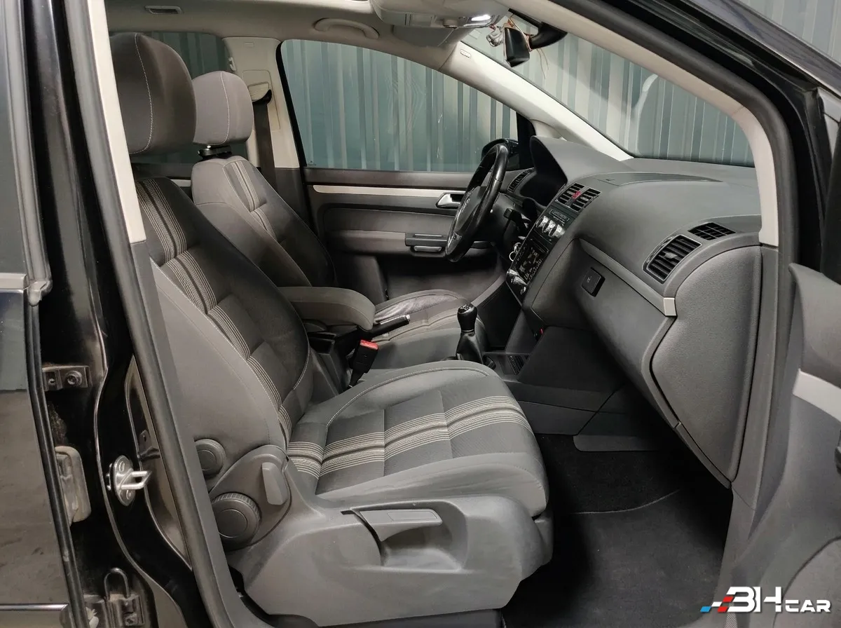 Volkswagen Touran - photo 8