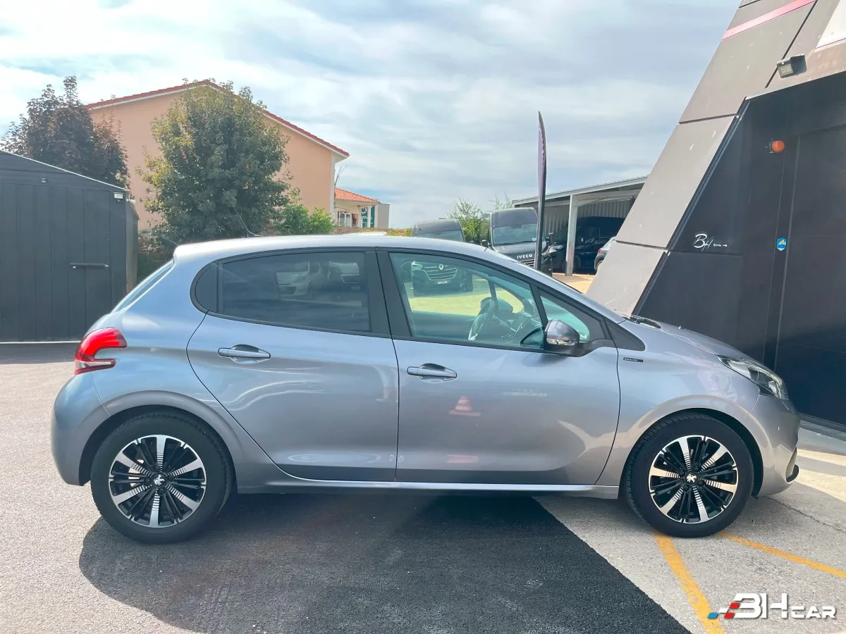 Peugeot 208 - photo 9