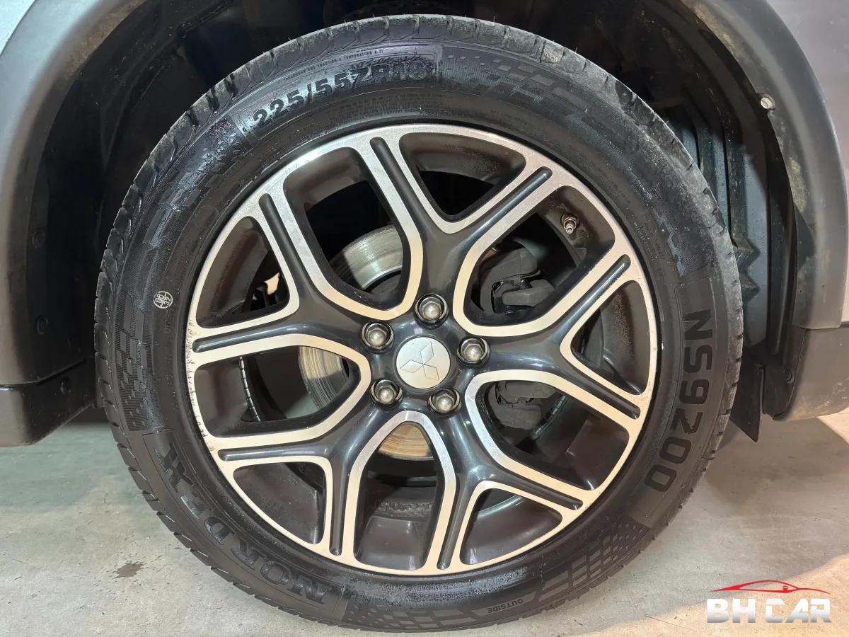 Aperçu indisponible de Mitsubishi Outlander