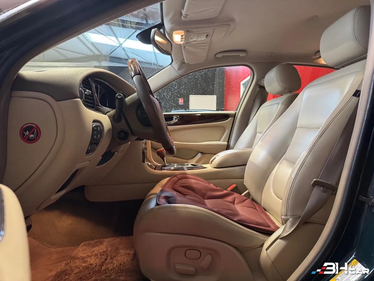 Aperçu indisponible de Jaguar XJ8