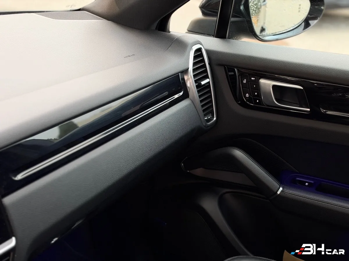Porsche Cayenne - photo 16