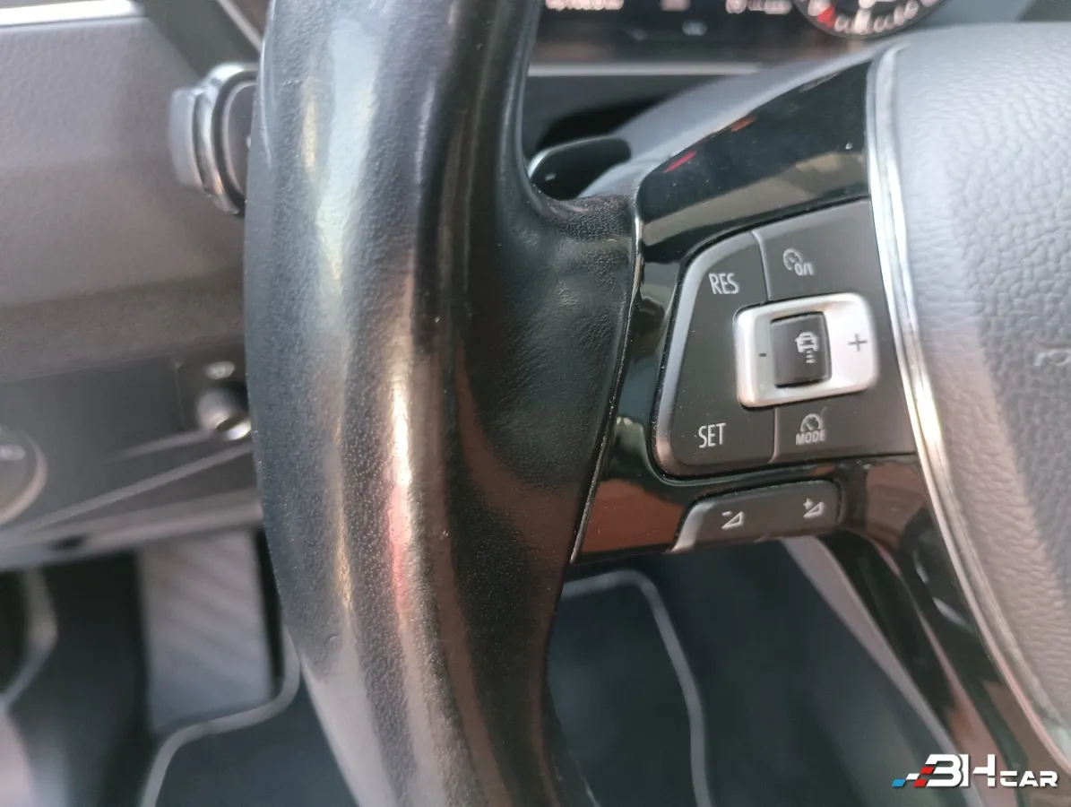 Volkswagen Tiguan - photo 22