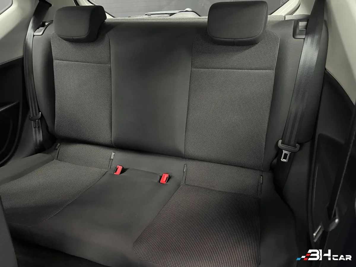 Volkswagen Up - photo 12