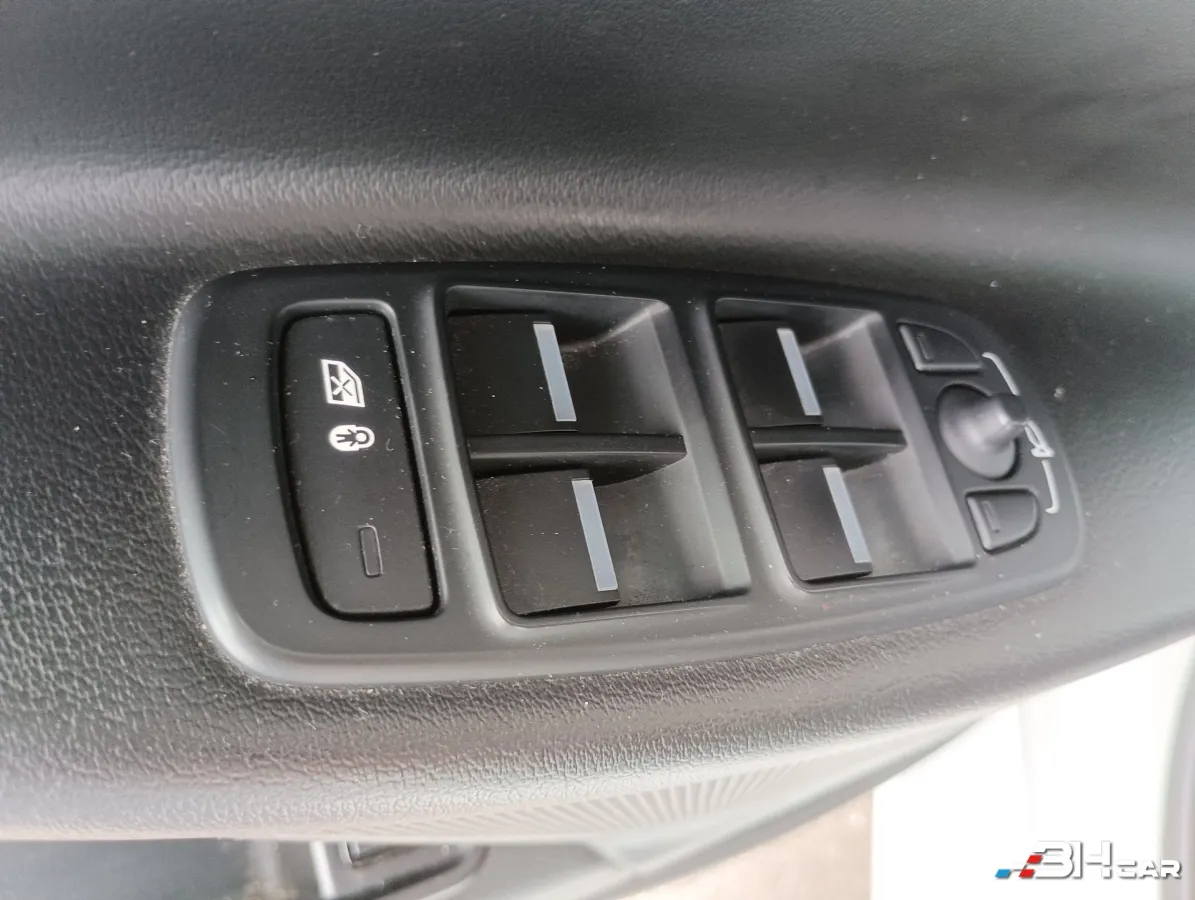 Jaguar Xe - photo 26