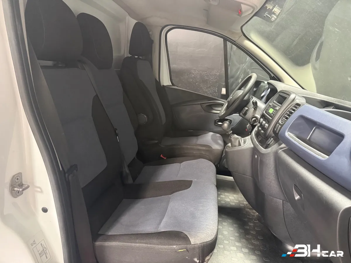 Opel Vivaro Vu - photo 16