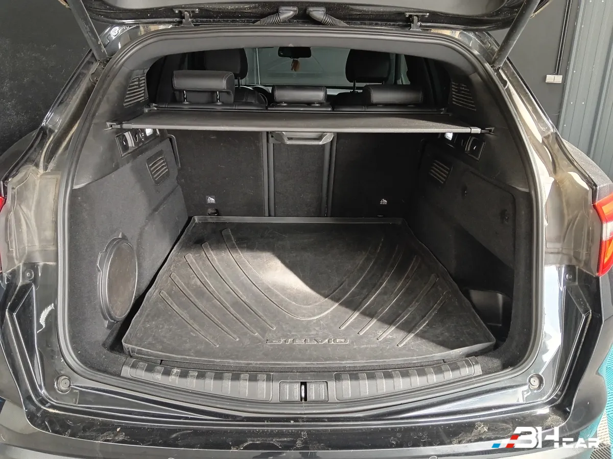 Alfa Romeo Stelvio - photo 23