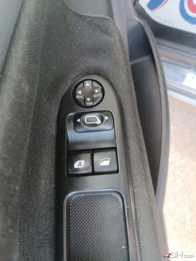 Peugeot 207 - photo 24