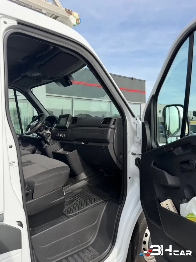 Renault Master Vu - photo 11