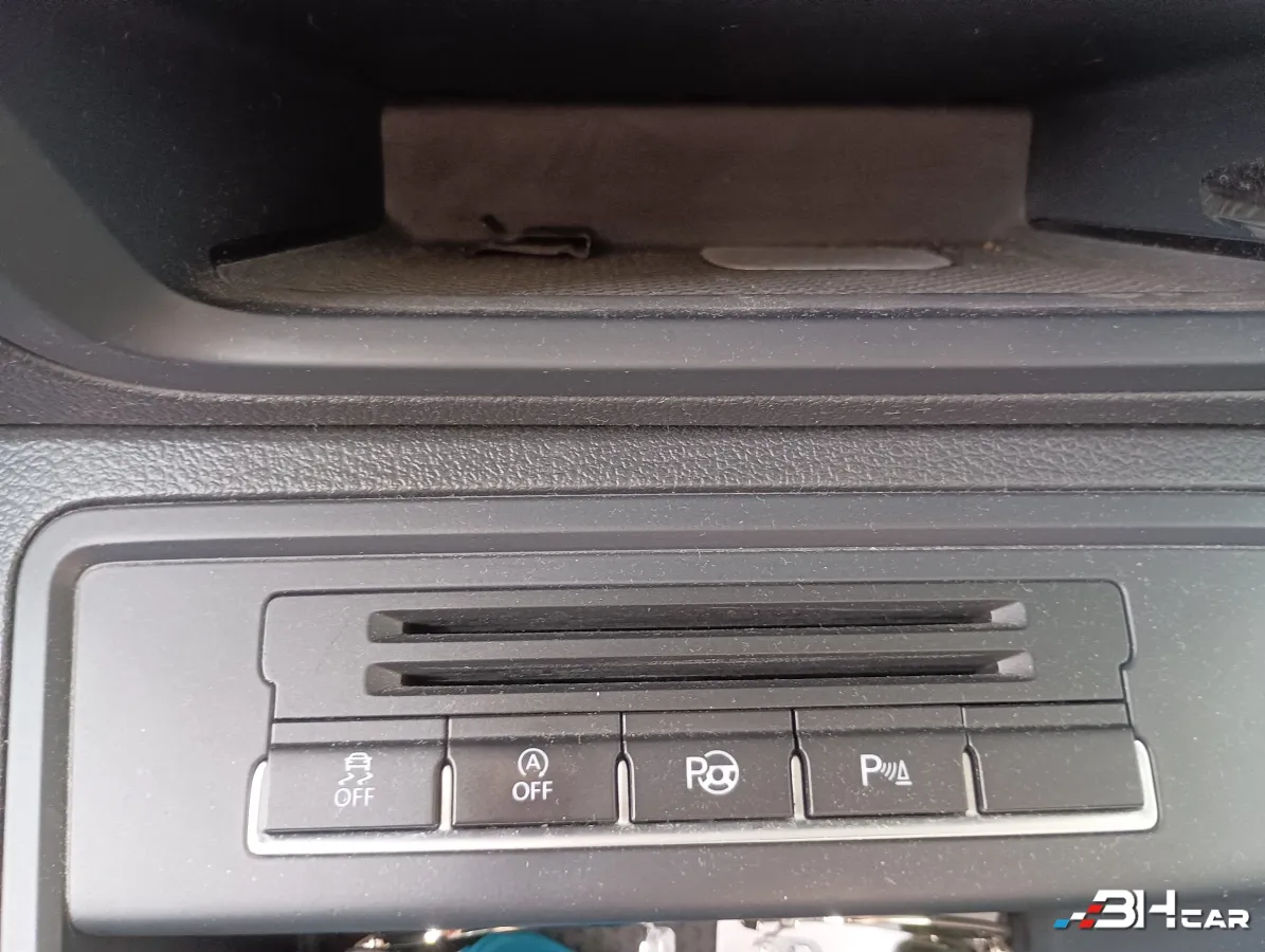 Volkswagen Tiguan - photo 32