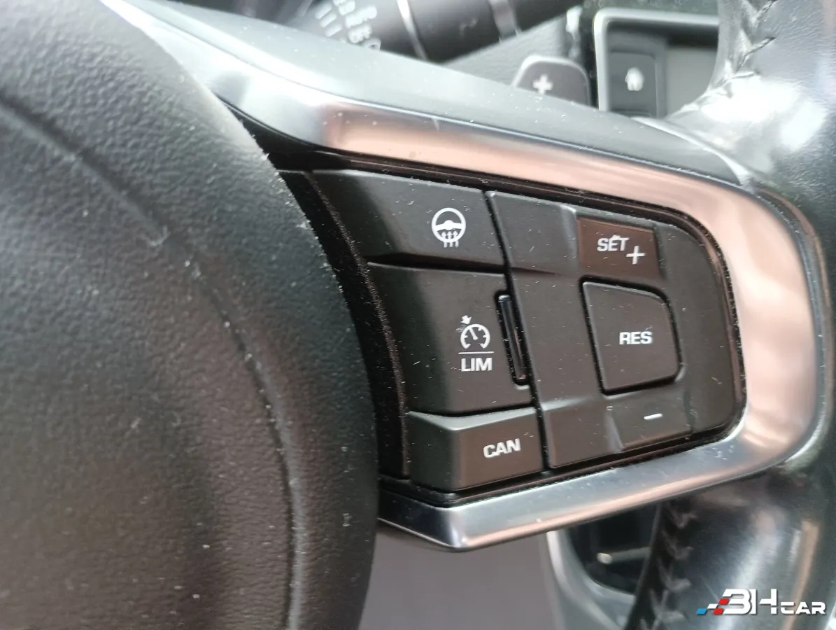 Jaguar Xe - photo 25