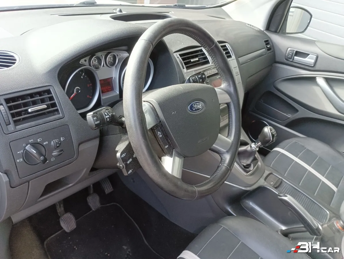 Ford Kuga - photo 14