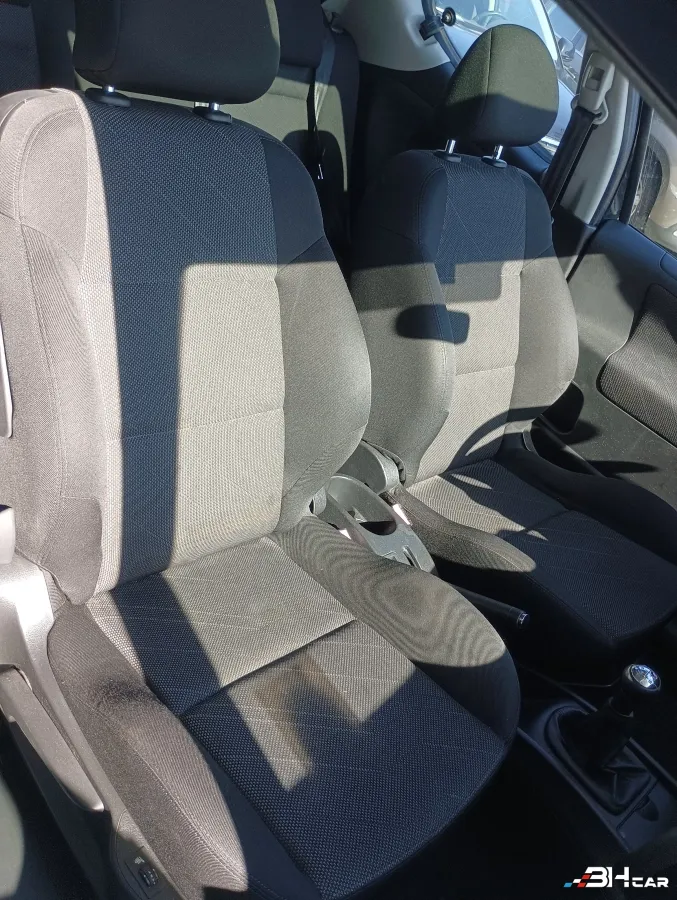 Peugeot 207 - photo 16