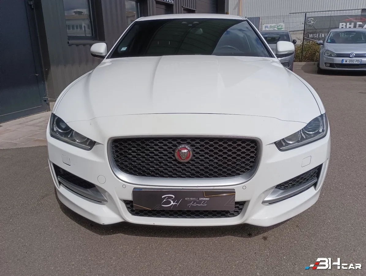 Jaguar Xe - photo 8