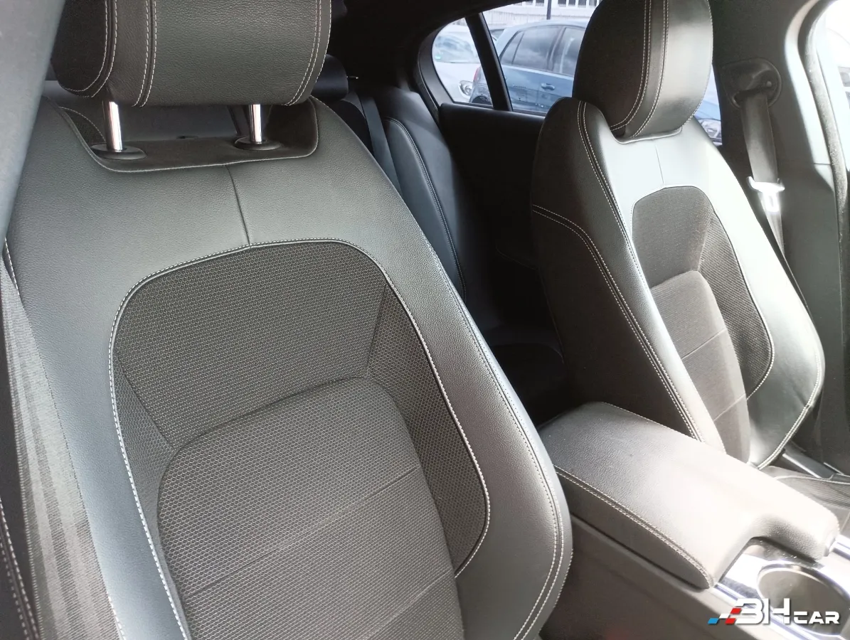 Jaguar Xe - photo 20