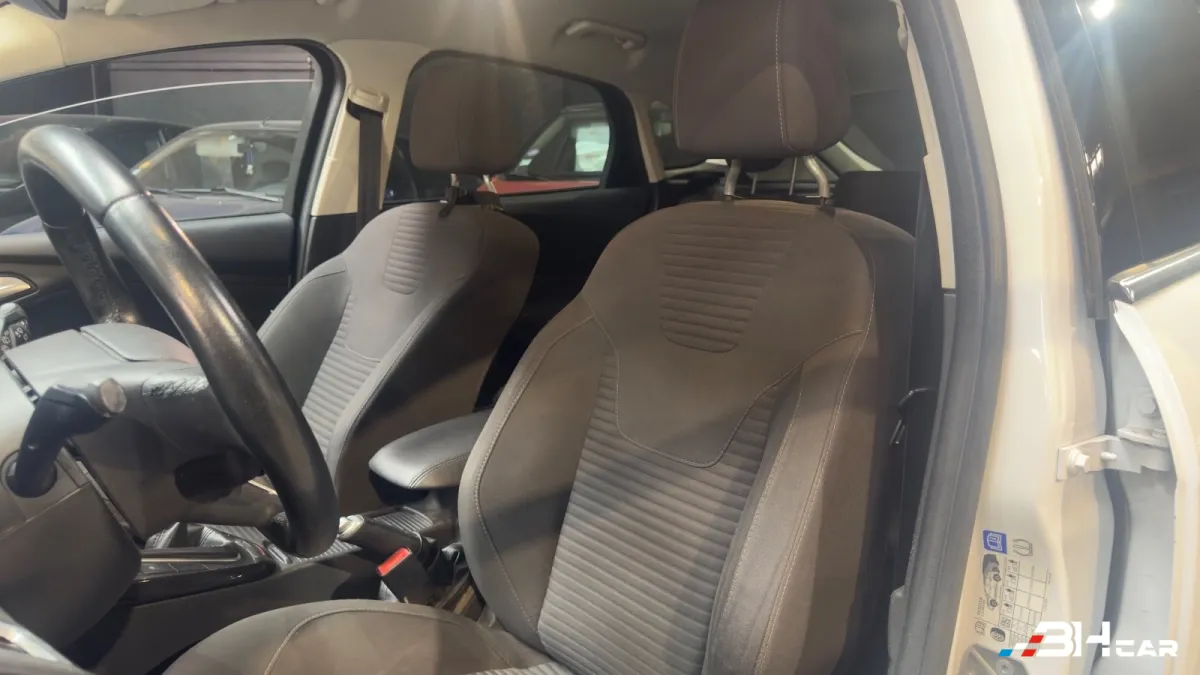 Ford Focus - photo 20