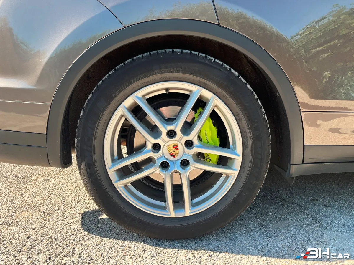 Porsche Cayenne - photo 26
