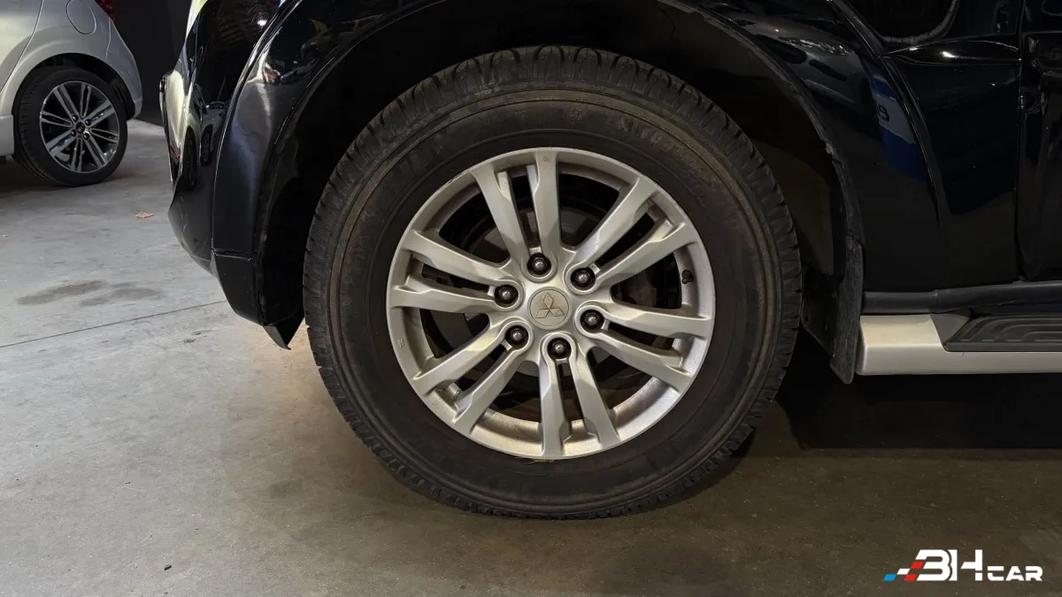 Mitsubishi Pajero - photo 13