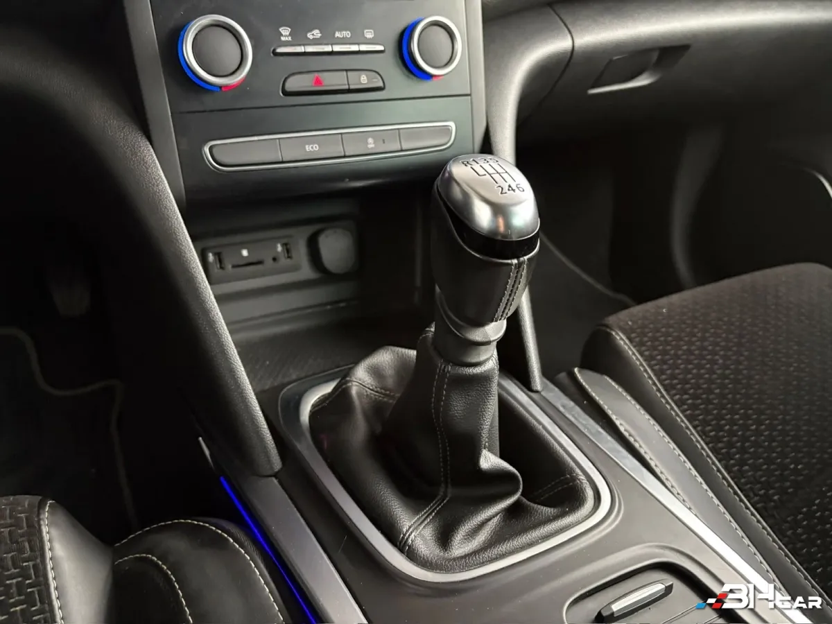 Renault Megane - photo 16
