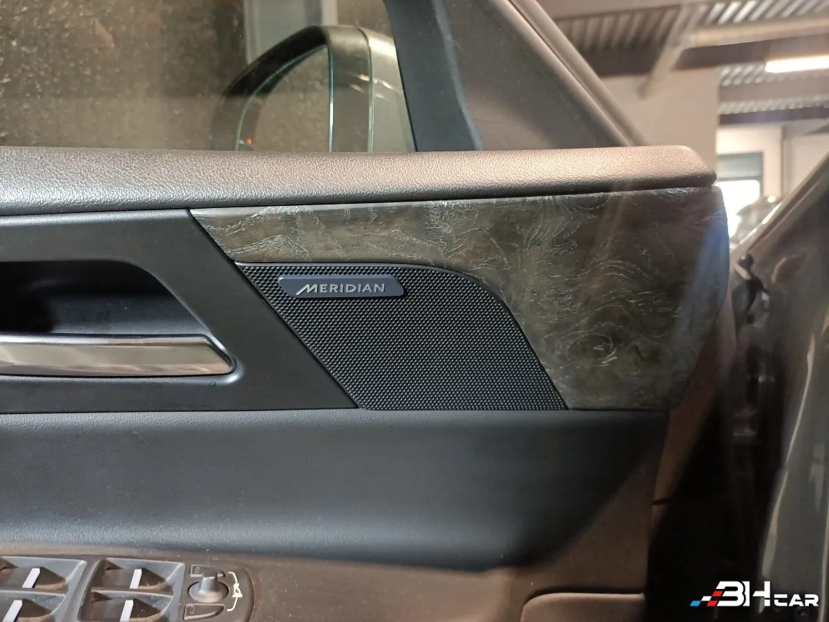 Jaguar Xe - photo 15