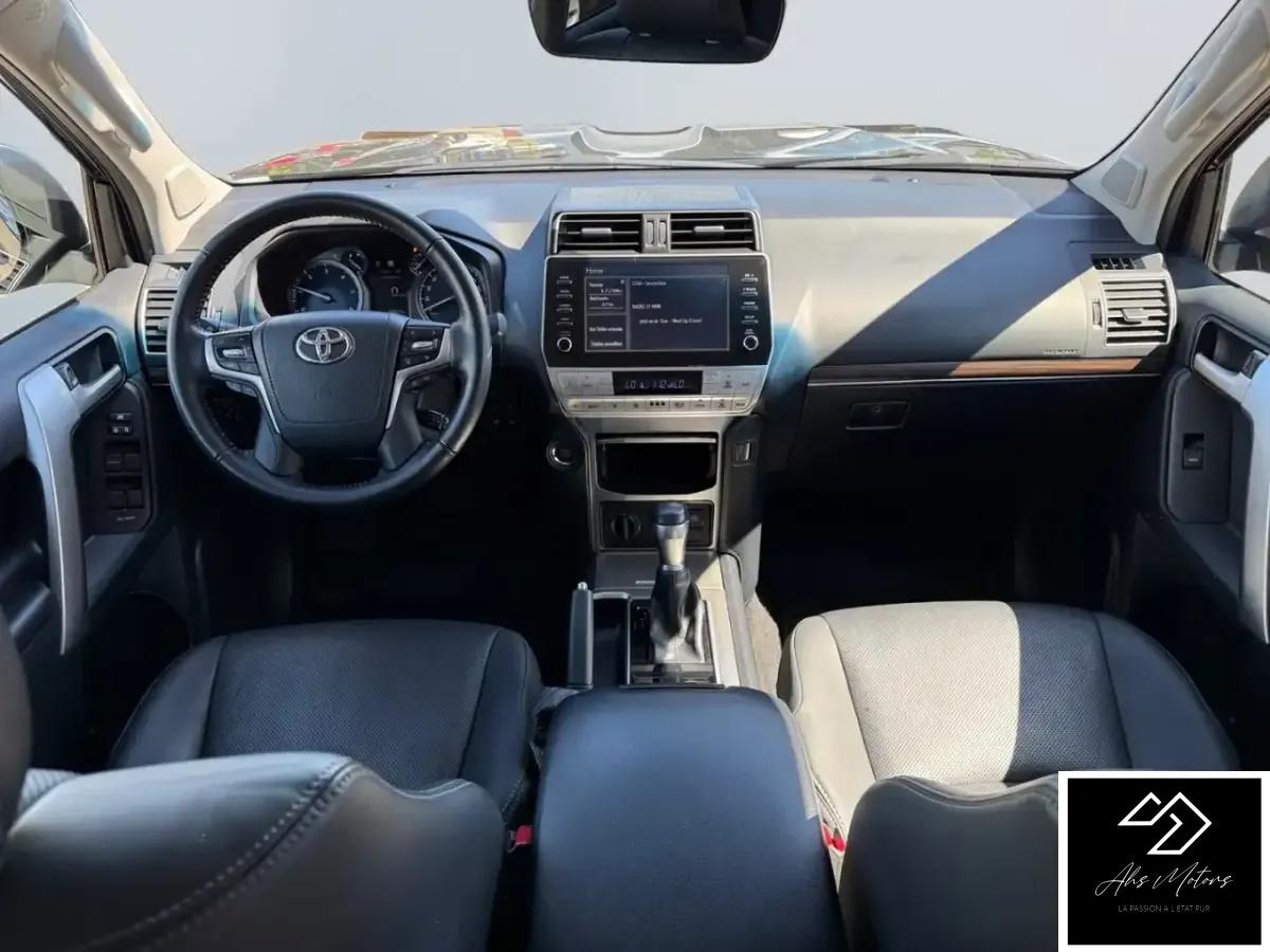 Toyota Land Cruiser 
