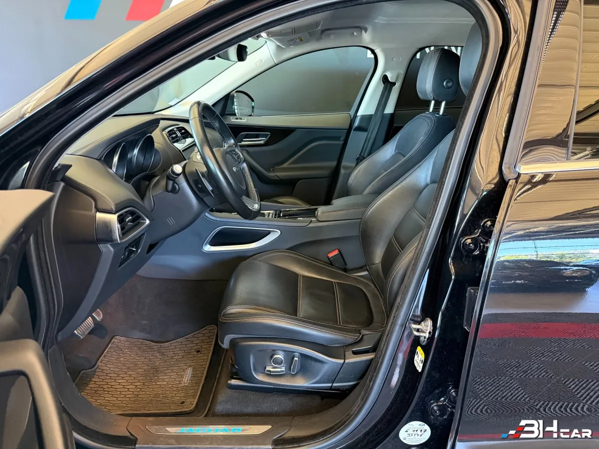 Jaguar F-pace - photo 12