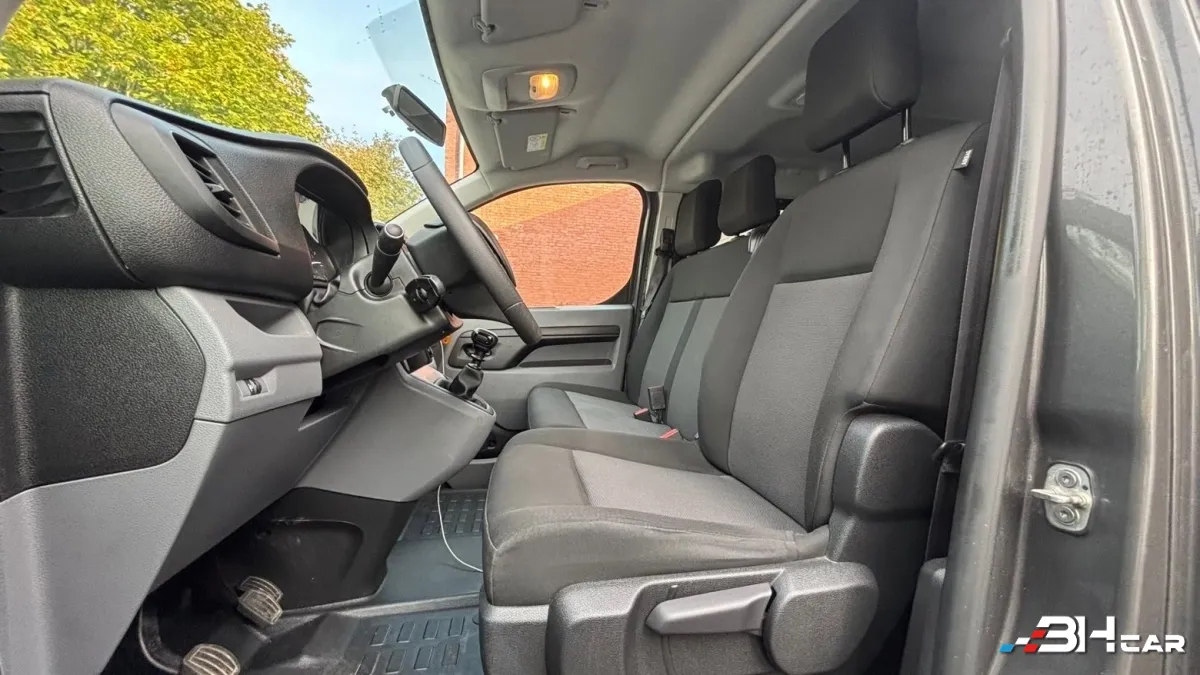 Peugeot Traveller - photo 11