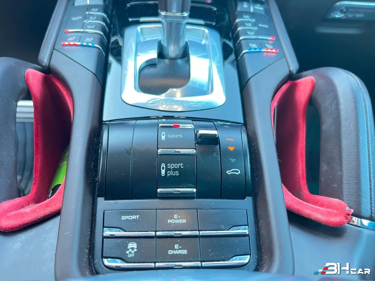 Porsche Cayenne - photo 21