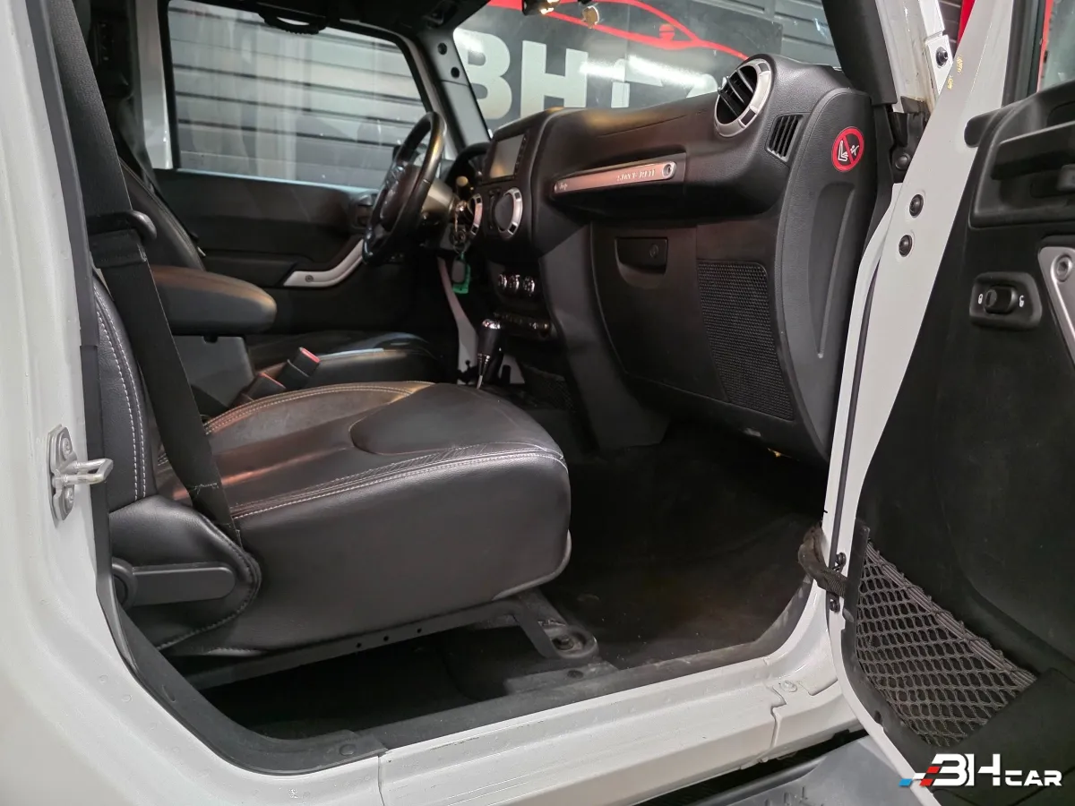 Jeep Wrangler - photo 8