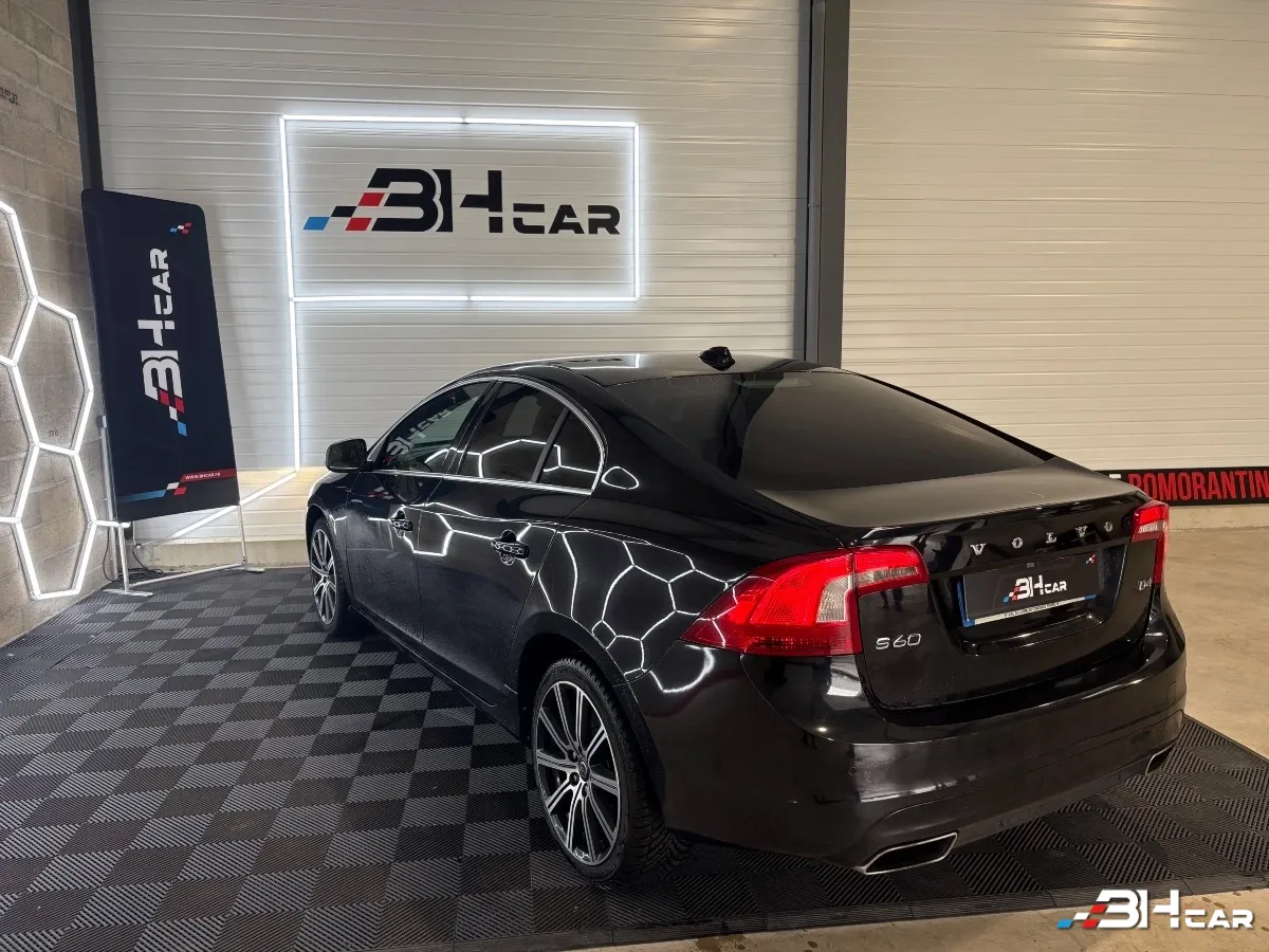 Volvo S60 - photo 8