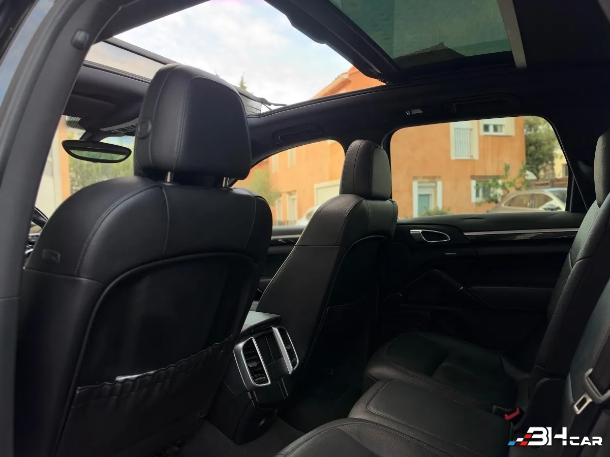 Porsche Cayenne - photo 14