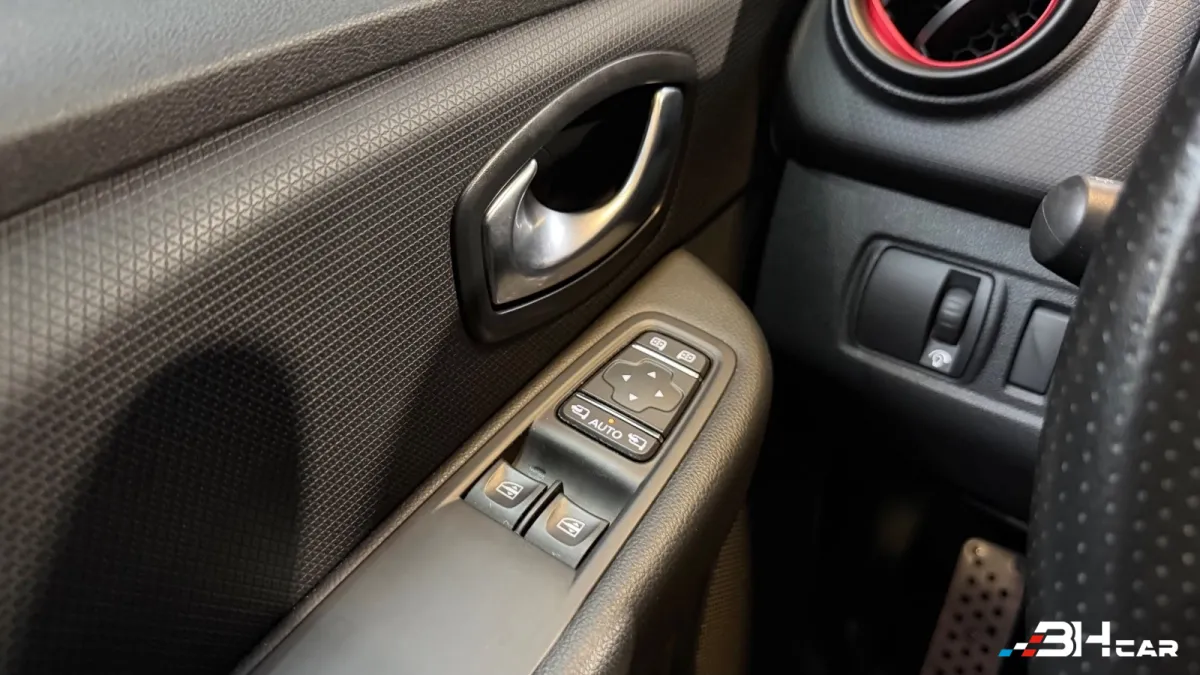 Renault Clio - photo 30