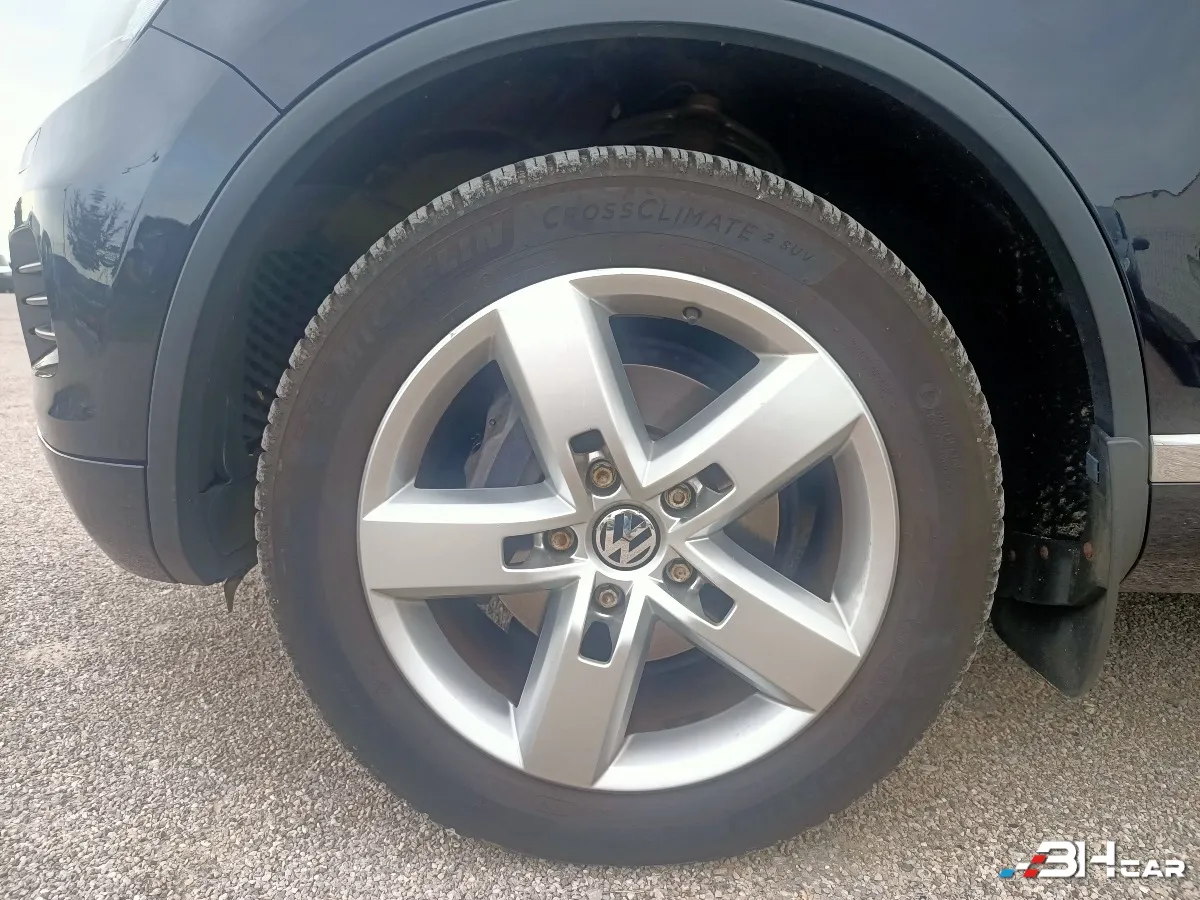 Volkswagen Touareg - photo 21