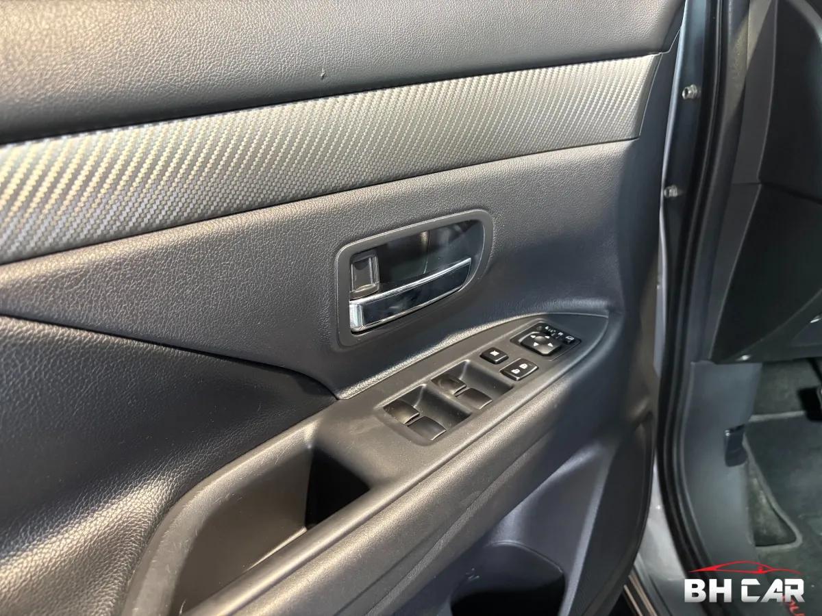 Aperçu indisponible de Mitsubishi Outlander