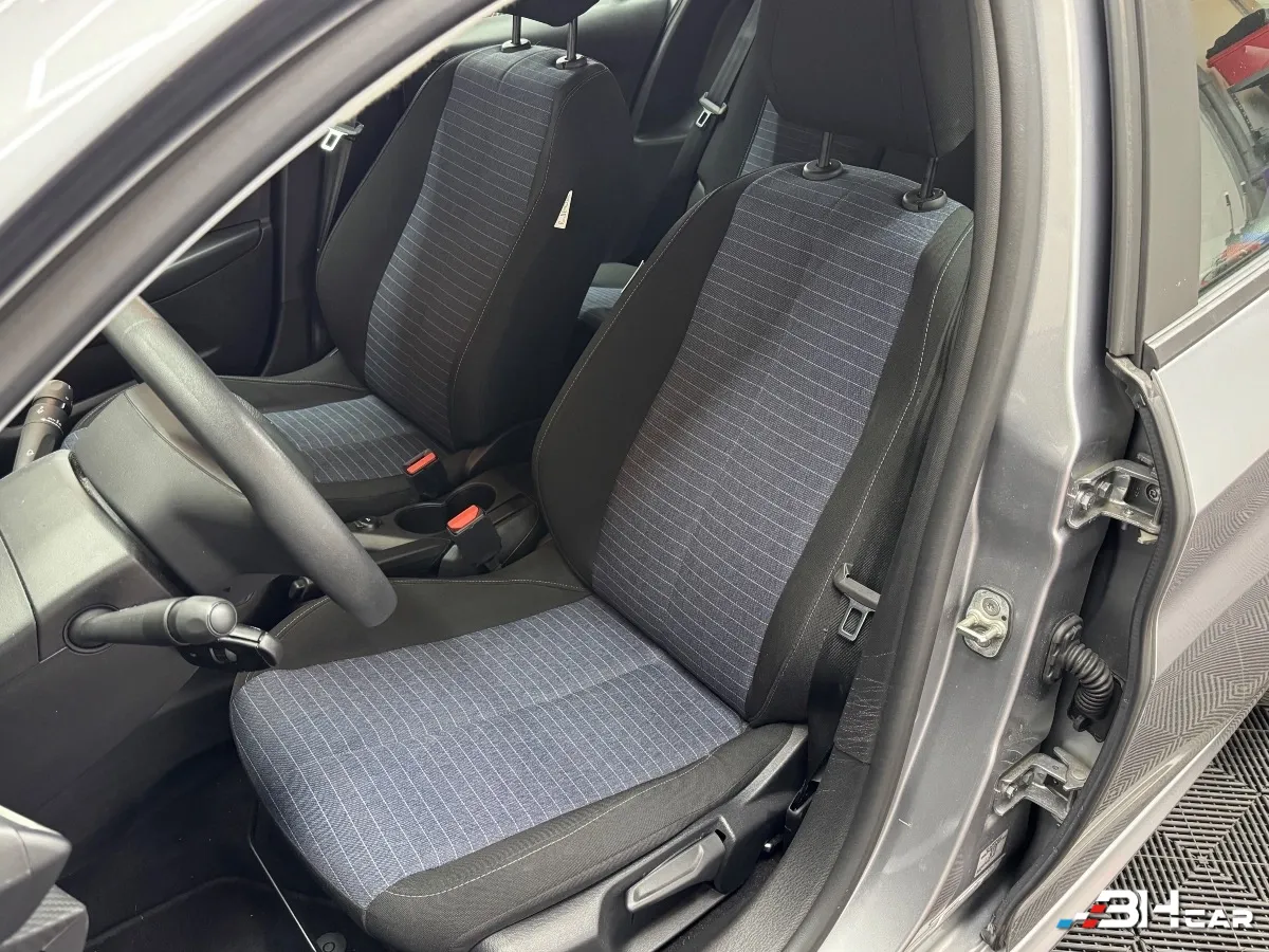 Peugeot 208 - photo 13