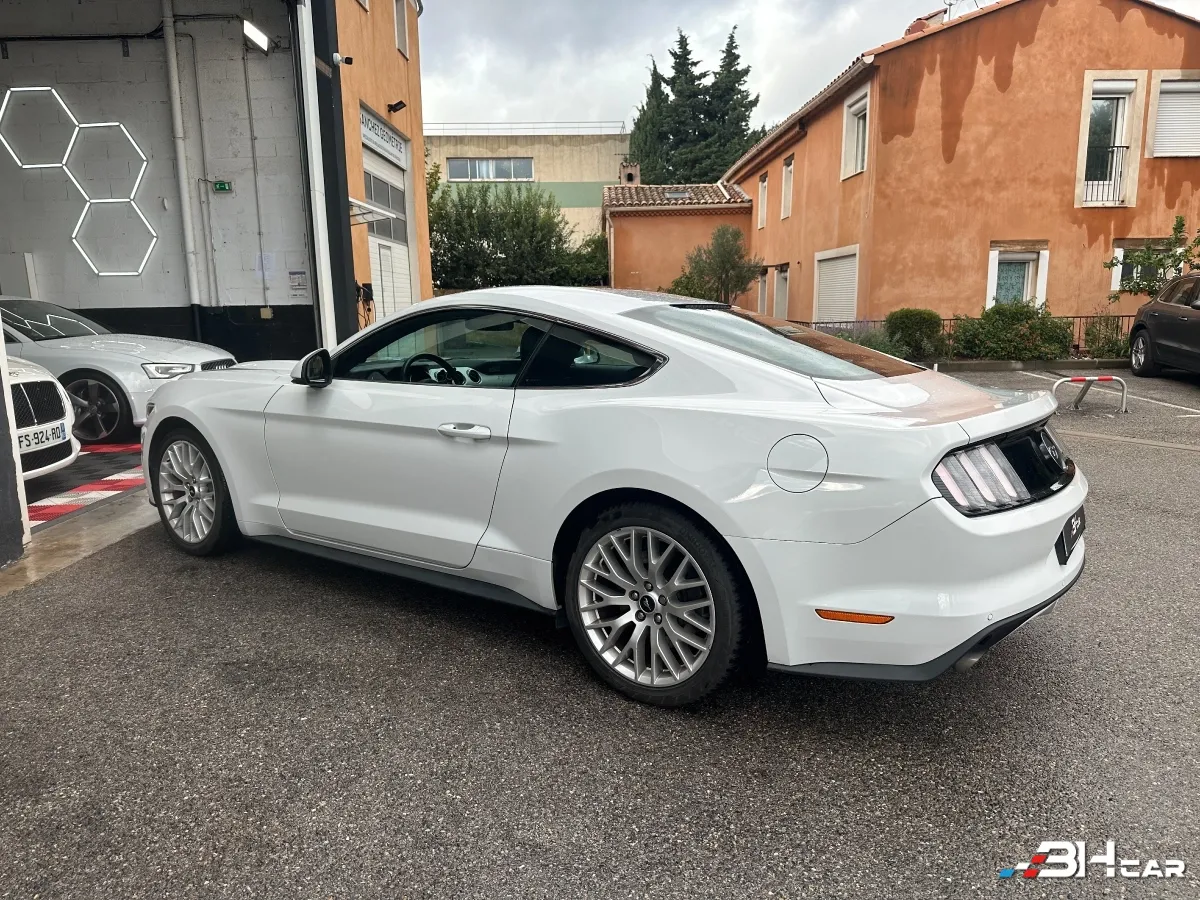 Ford Mustang - photo 9