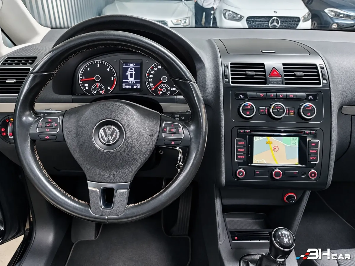 Volkswagen Touran - photo 15