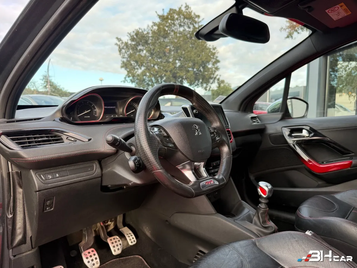 Peugeot 208 - photo 8