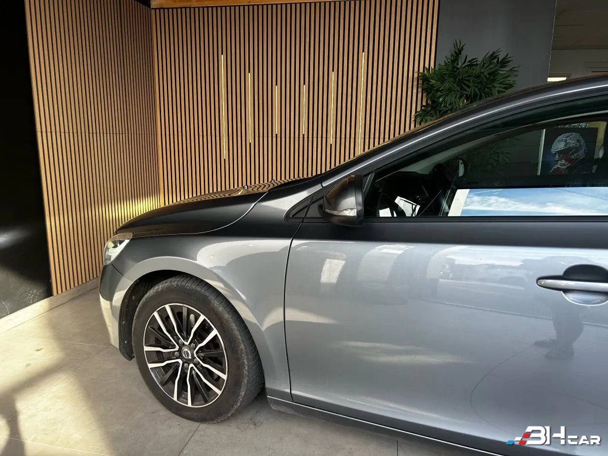 Volvo V40 - photo 4