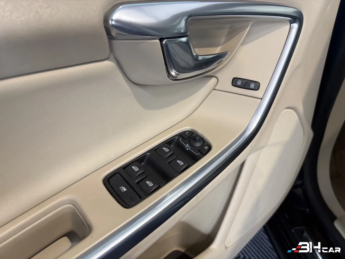 Volvo S60 - photo 11