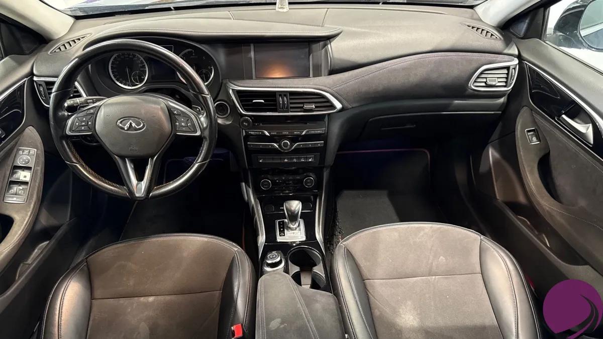Infiniti Q30