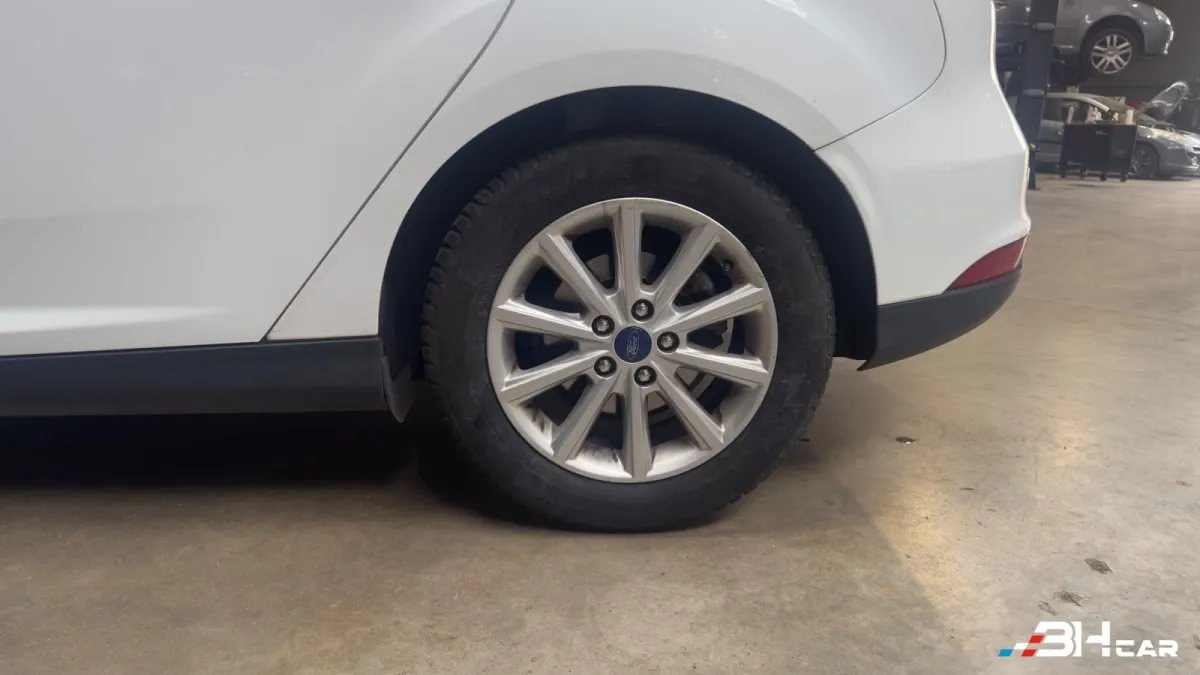 Ford Focus - photo 19