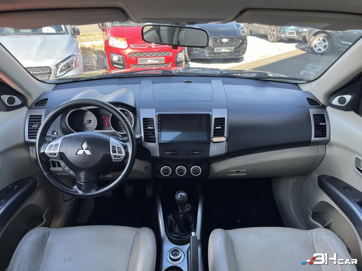 Mitsubishi Outlander - photo 7