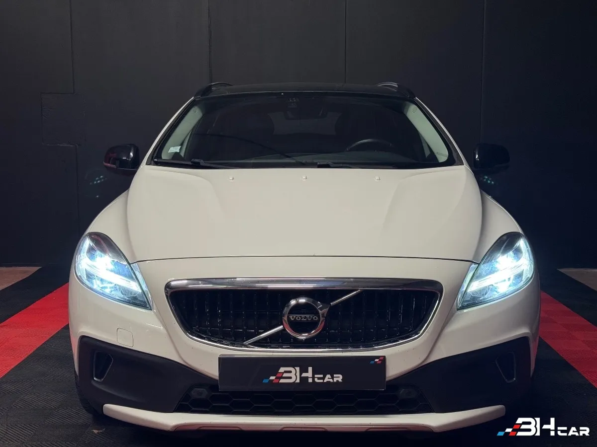 Volvo V40 - photo 2